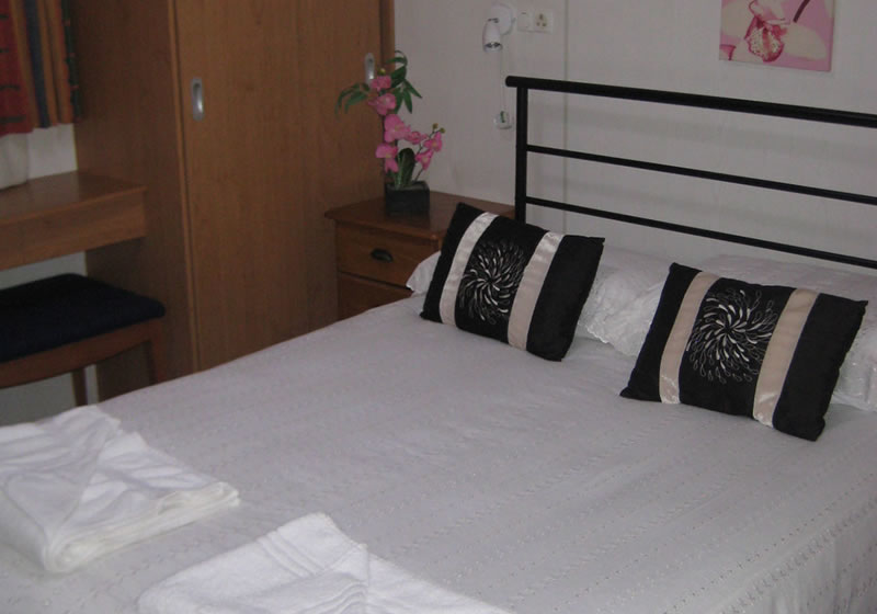 Group Accommodation Staffordshire | Log Cabins | HDK ...